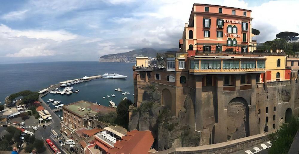 Palazzo Tritone & Abagnale Bed & Breakfast Sorrento Exterior photo