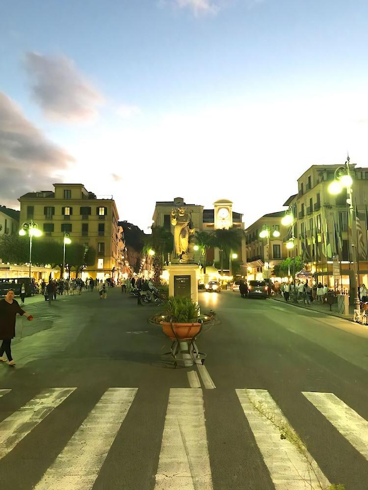 Palazzo Tritone & Abagnale Bed & Breakfast Sorrento Exterior photo