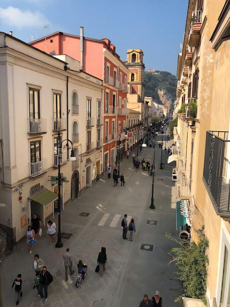 Palazzo Tritone & Abagnale Bed & Breakfast Sorrento Exterior photo