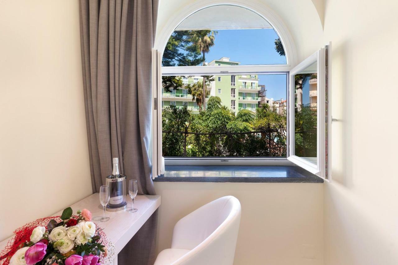 Palazzo Tritone & Abagnale Bed & Breakfast Sorrento Exterior photo