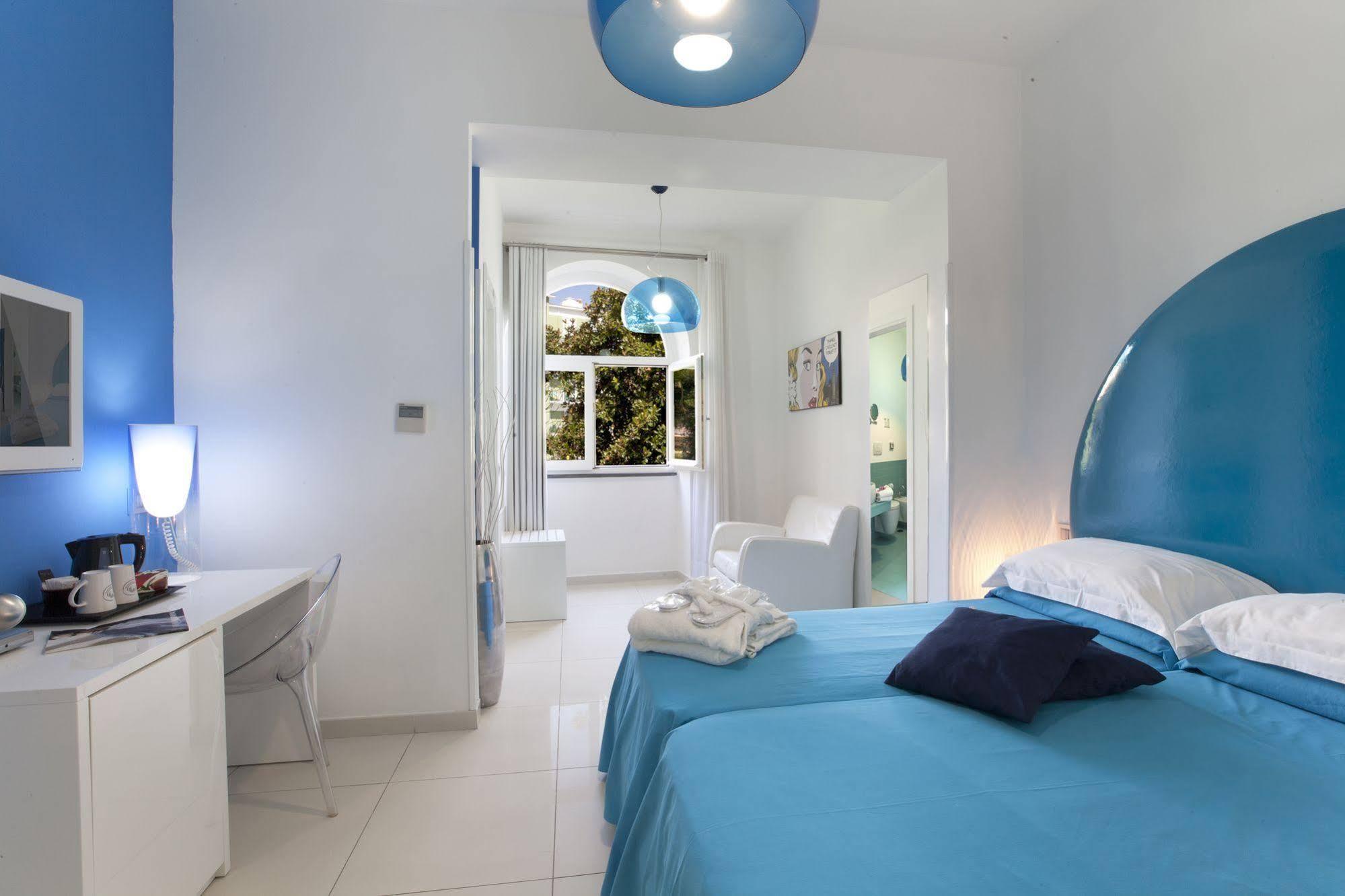 Palazzo Tritone & Abagnale Bed & Breakfast Sorrento Exterior photo